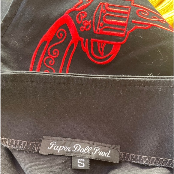 PAPER DOLL PROD Western Skirt Red Embroidered Revolvers Pistols on Hips Sz S NEW - Picture 2 of 9